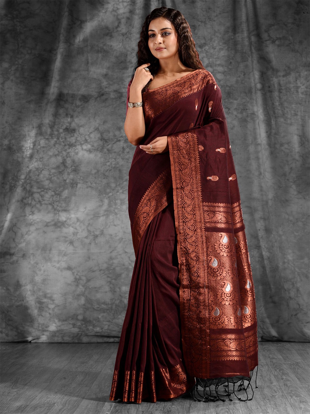 

Charukriti Maroon & Copper-Toned Woven Design Zari Pure Linen Saree