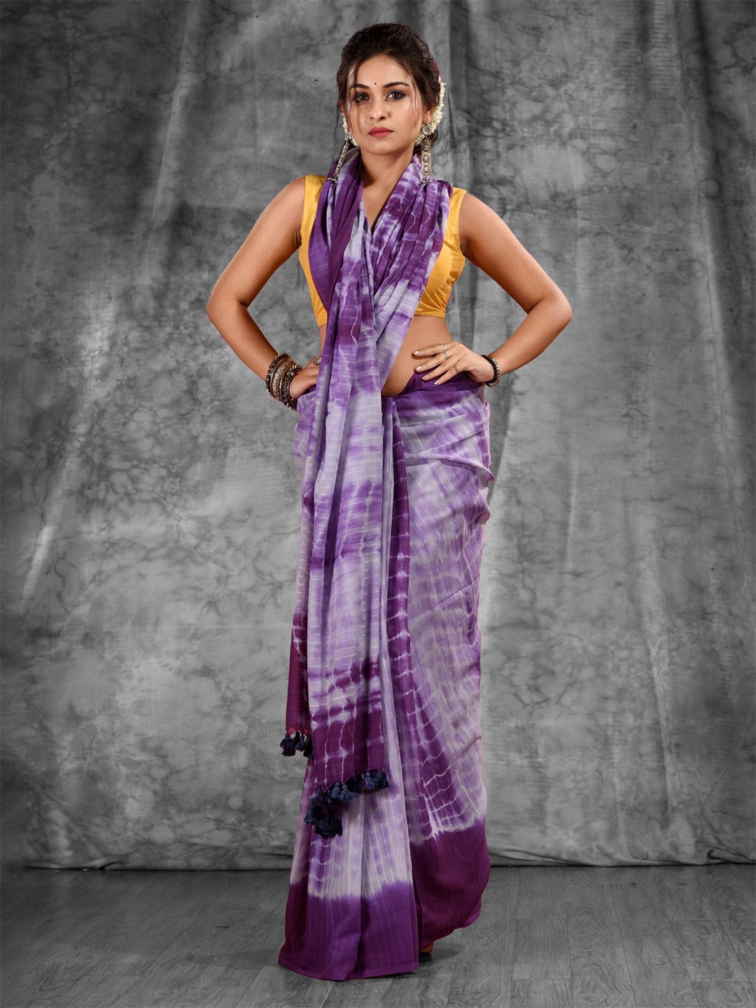 

Charukriti Violet & White Tie and Dye Pure Cotton Saree