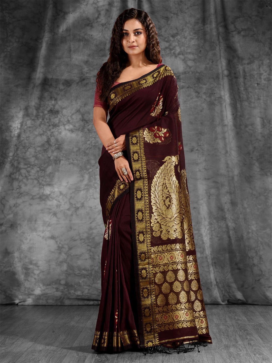 

Charukriti Maroon & Gold-Toned Woven Design Pure Linen Zari Saree