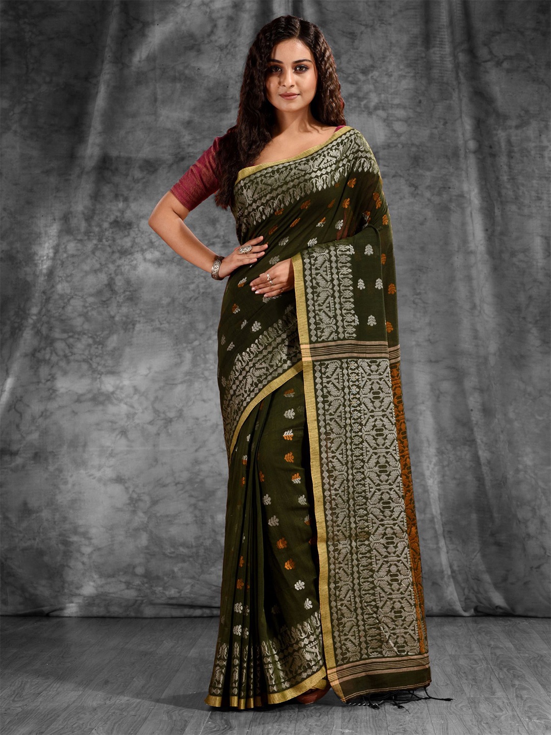 

Charukriti Green & Gold-Toned Woven Design Pure Cotton Zari Saree