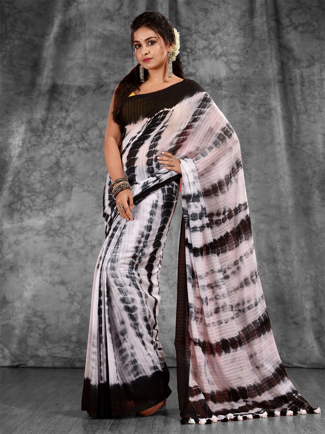 

Charukriti White & Black Bandhani Pure Cotton Saree