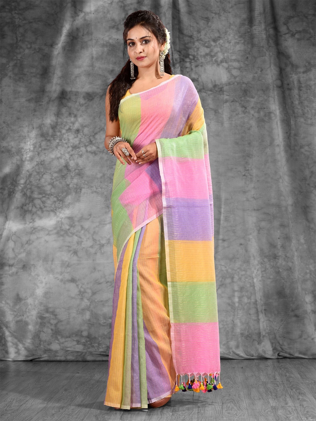 

Charukriti Pink & Green Colourblocked Pure Cotton Saree