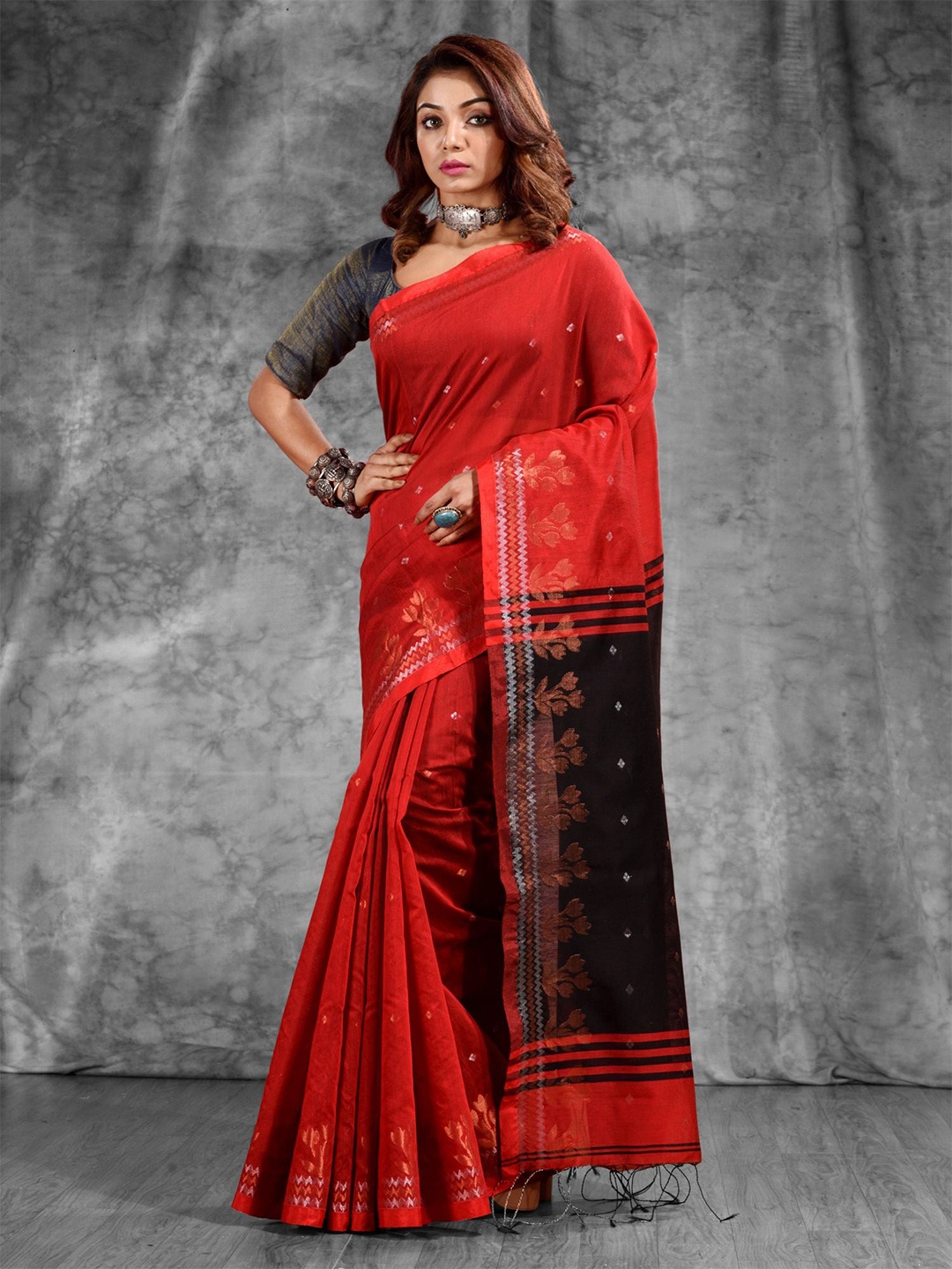 

Charukriti Red & Black Woven Design Pure Cotton Zari Saree