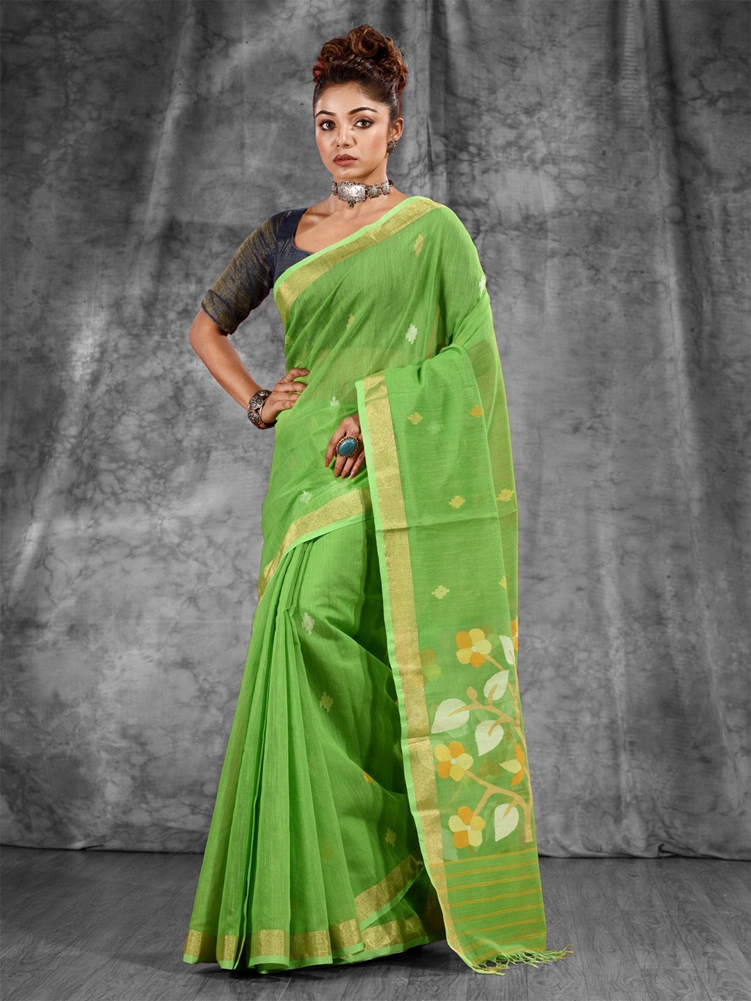 

Charukriti Green & Gold-Toned Woven Design Pure Silk Zari Saree