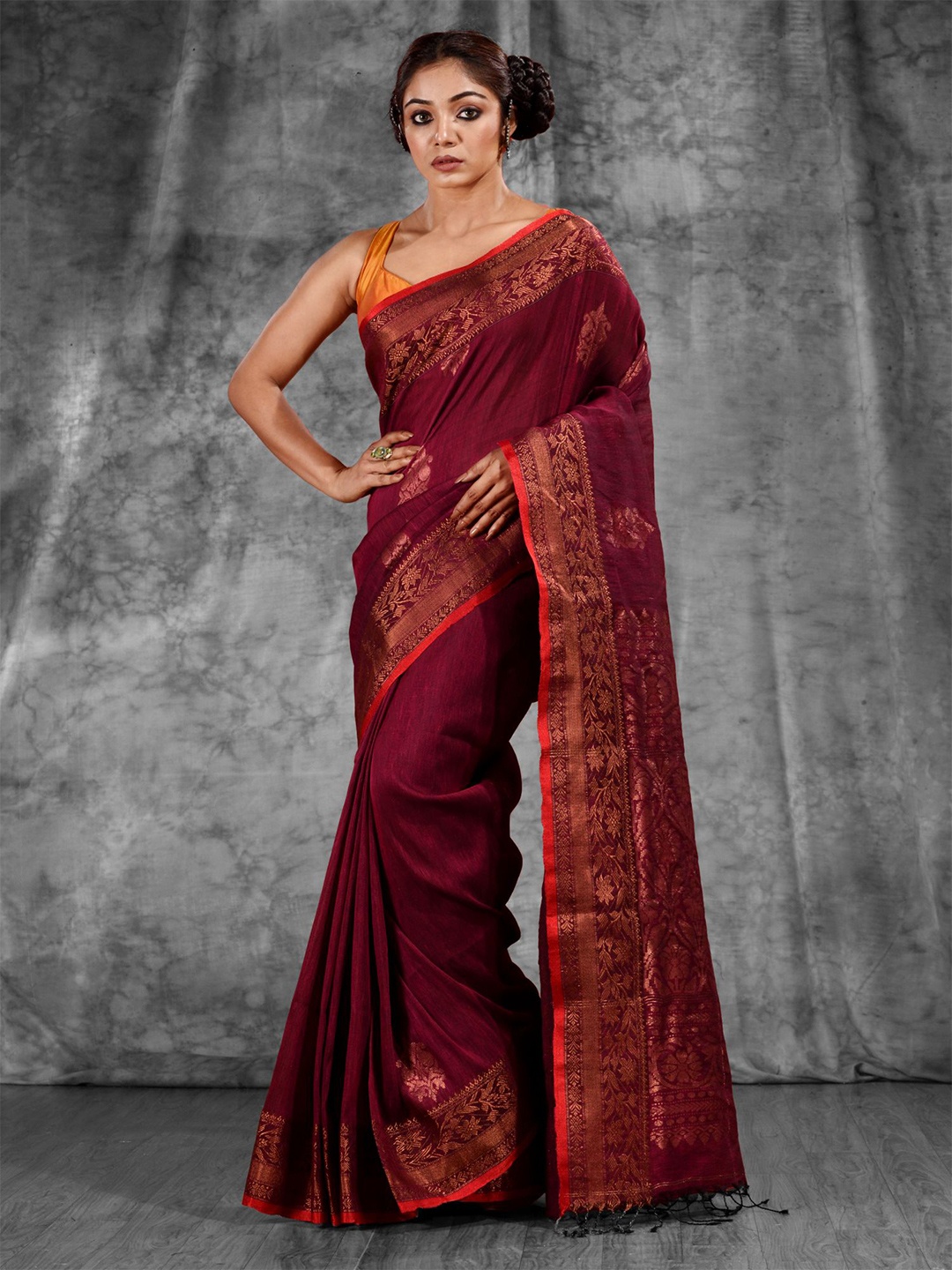 

Charukriti Red & Gold-Toned Woven Design Pure Linen Zari Saree