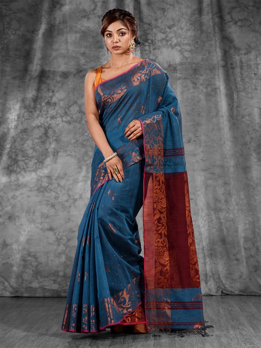 

Charukriti Teal & Copper Toned Woven Design Pure Cotton Zari Saree