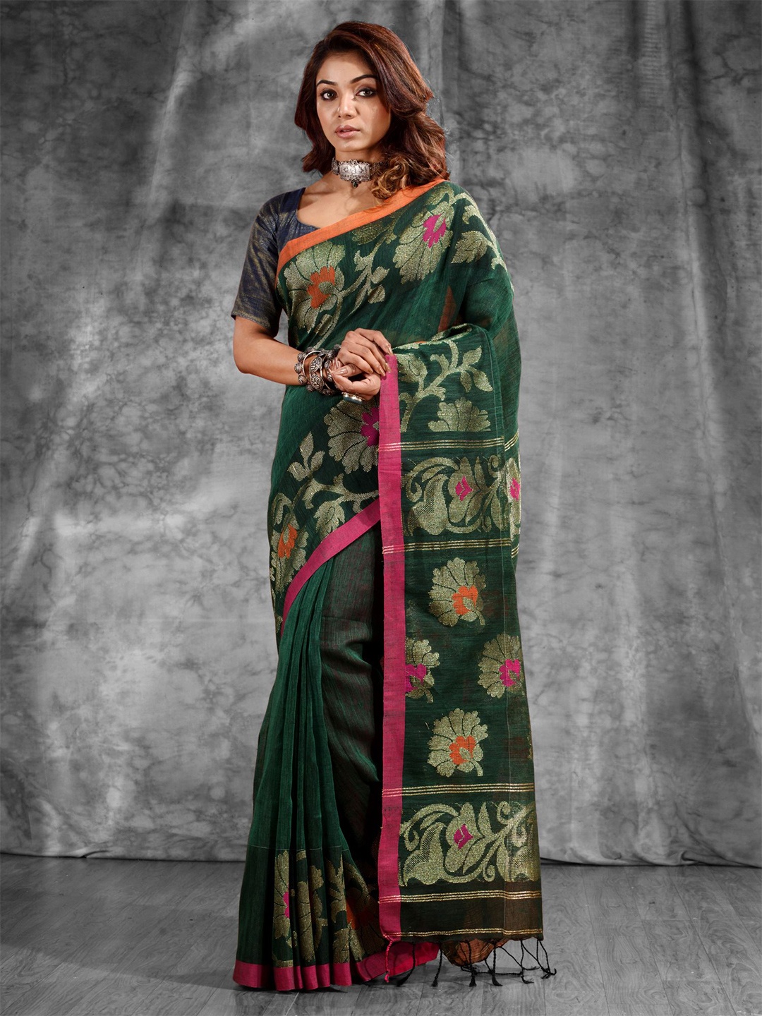 

Charukriti Green & Gold-Toned Woven Design Pure Linen Zari Saree