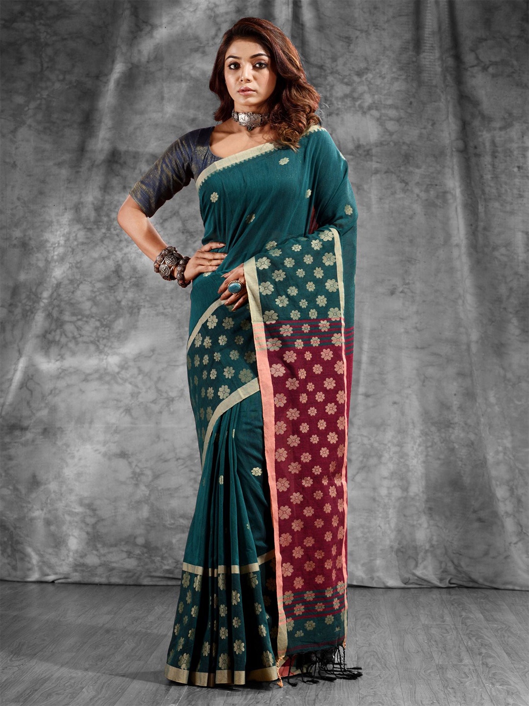 

Charukriti Green & Magenta Woven Design Pure Cotton Zari Saree