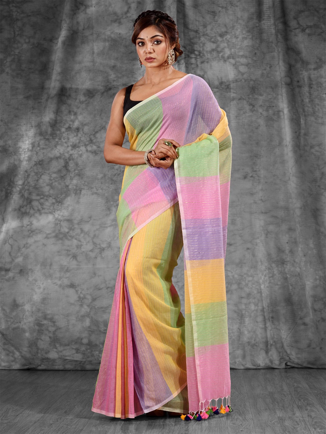 

Charukriti Pink & Green Colourblocked Pure Cotton Saree