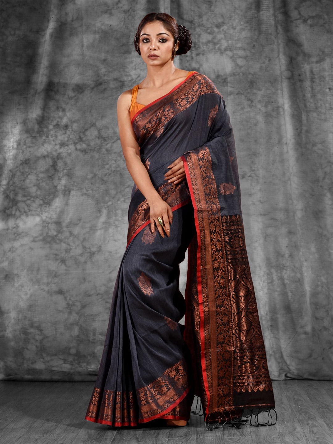 

Charukriti Grey & Gold-Toned Woven Design Pure Linen Zari Saree