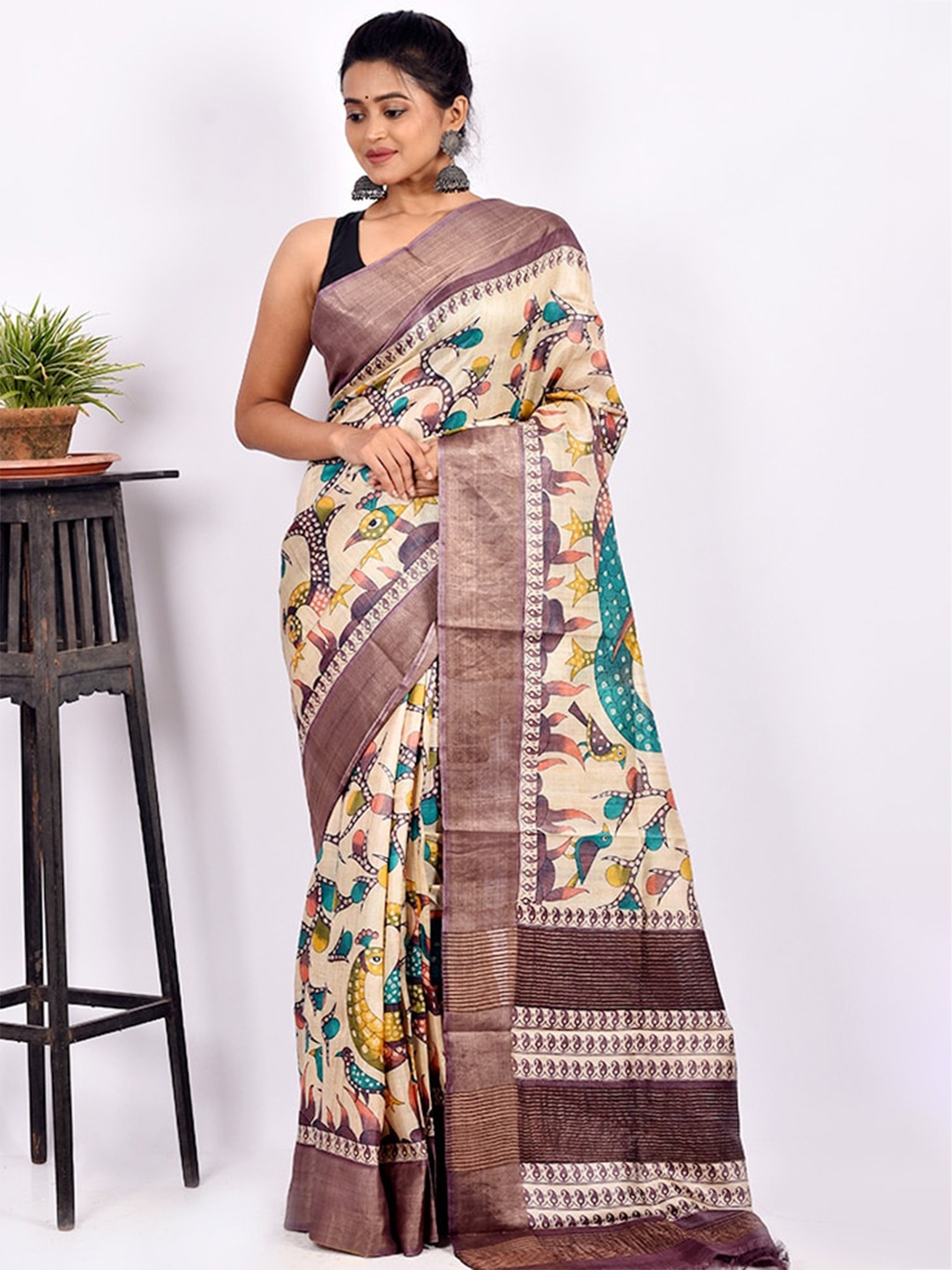 

AllSilks Cream-Coloured & Gold-Toned Floral Silk Blend Tussar Saree