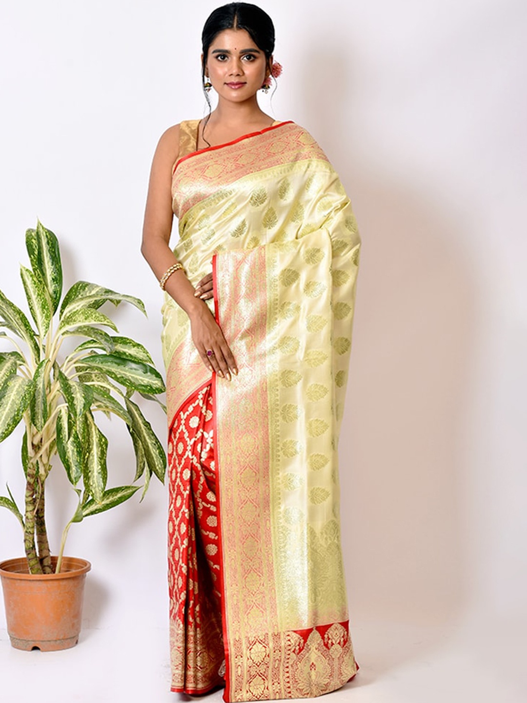 

AllSilks Cream-Coloured & Red Woven Design Zari Silk Blend Banarasi Saree