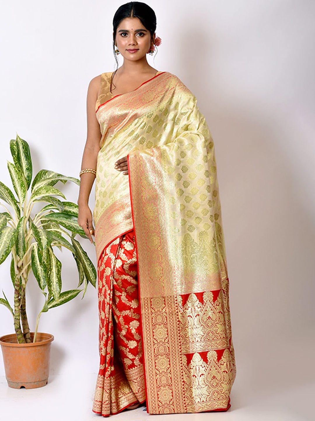 

AllSilks Cream-Coloured & Red Woven Design Zari Silk Blend Banarasi Saree