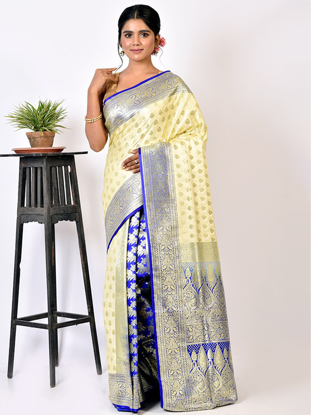 

AllSilks White & Blue Ethnic Motifs Zari Silk Blend Banarasi Saree