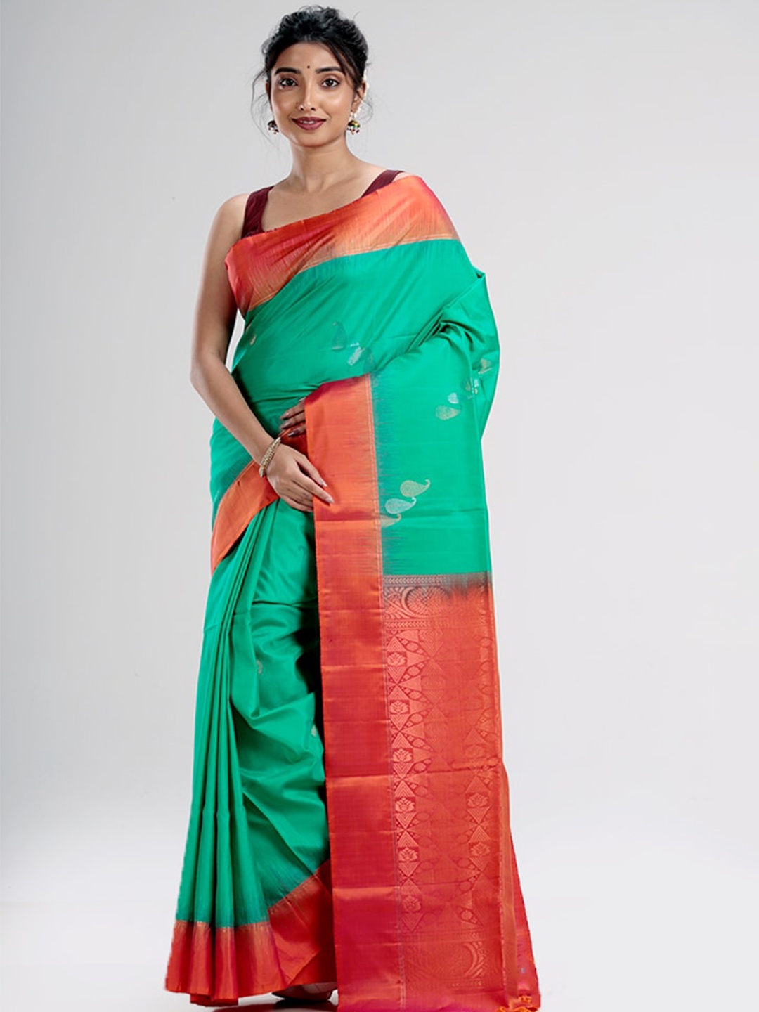 

AllSilks Green & Gold-Toned Ethnic Motifs Zari Pure Silk Kanjeevaram Saree