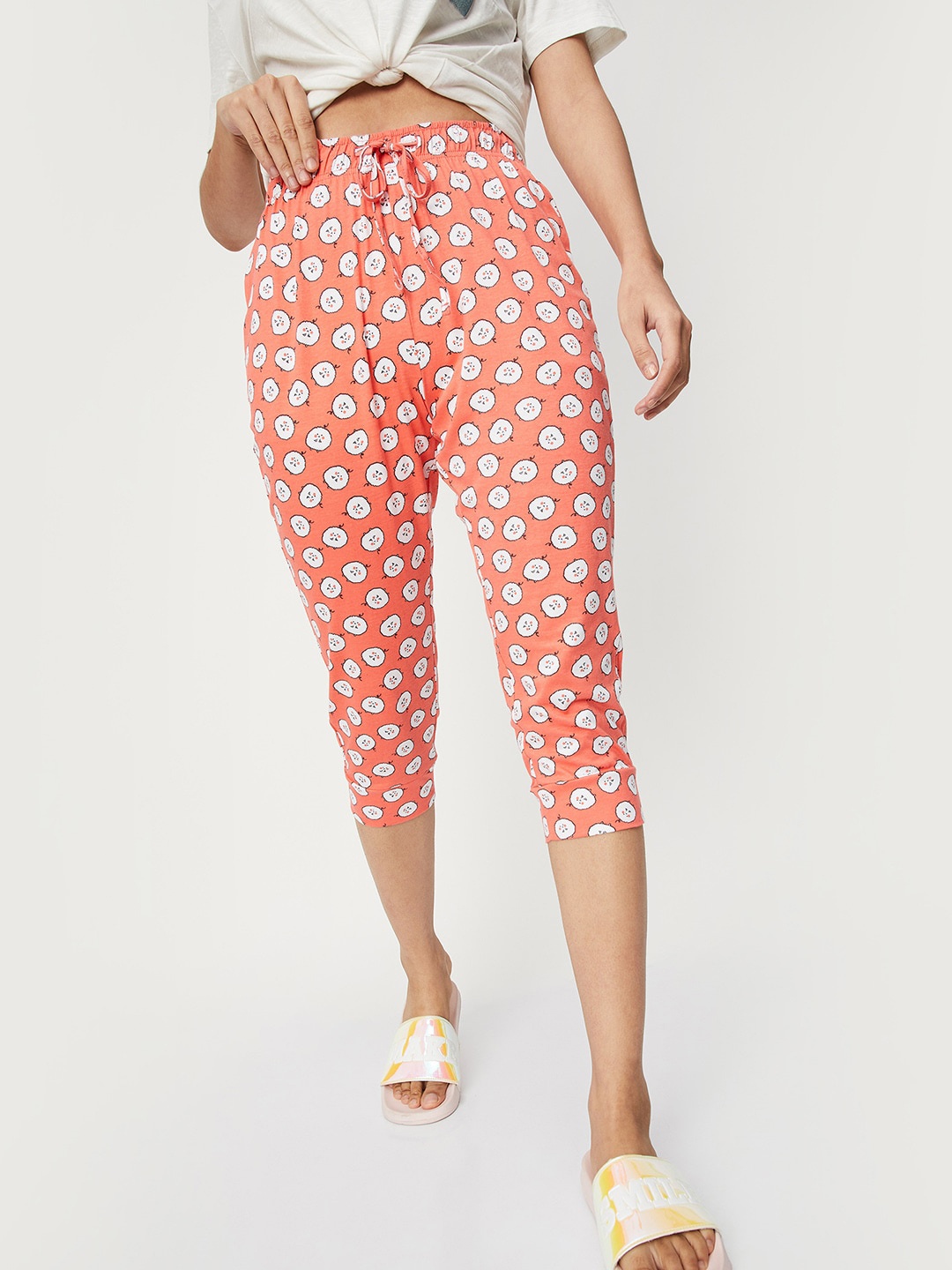 

max Women Peach-Coloured & White Cotton Printed Capris