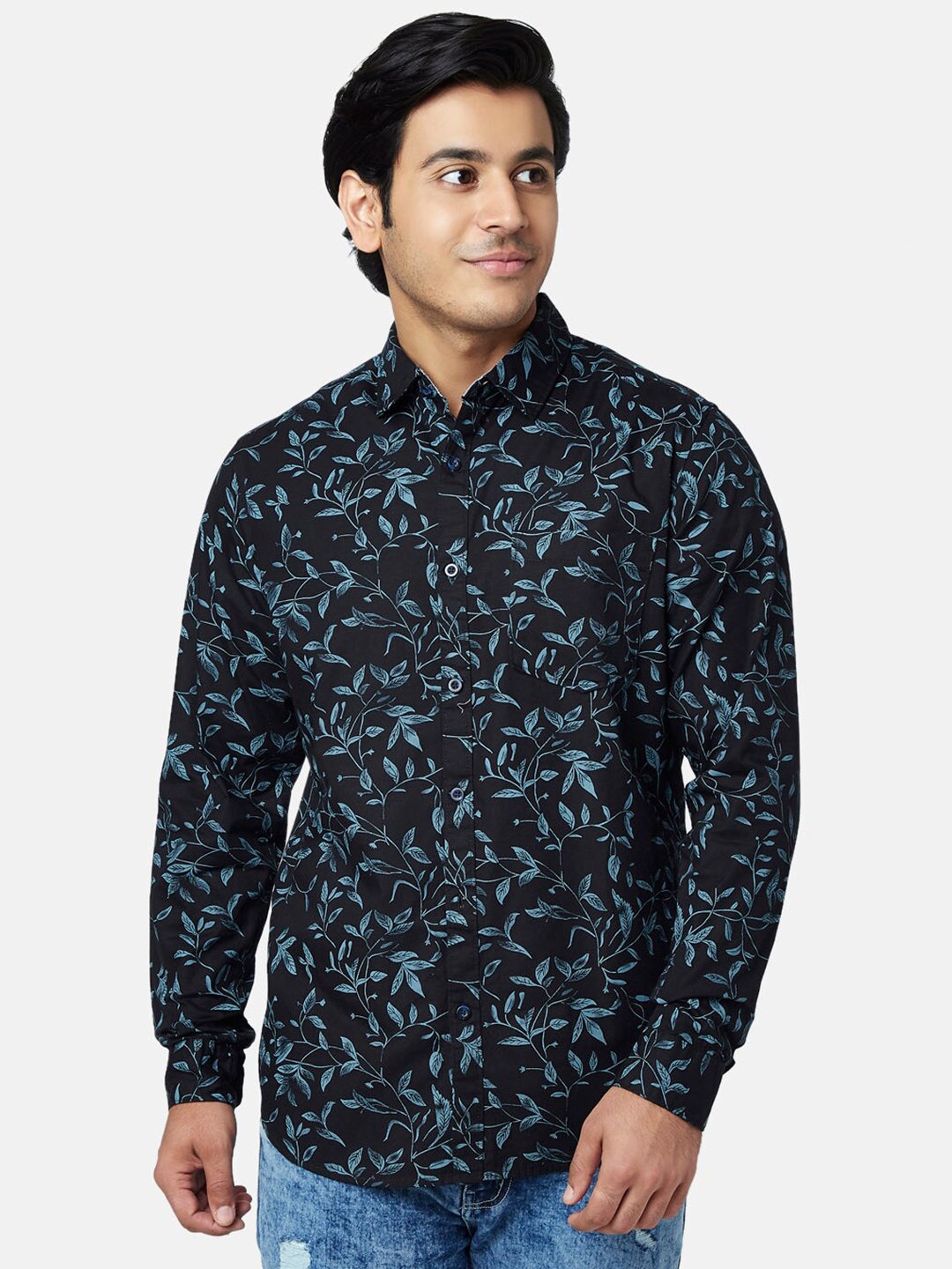 

YU by Pantaloons Men Black Cotton Slim Fit Floral Printed Casual Shirt