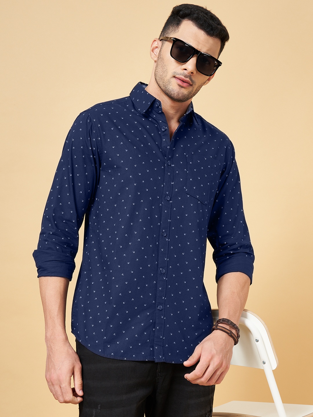 

YU by Pantaloons Men Slim Fit Floral Printed Cotton Casual Shirt, Navy blue