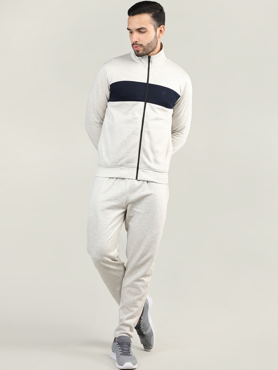 

CHKOKKO Men Cream Colored & Navy Blue Winter Fleece Tracksuit