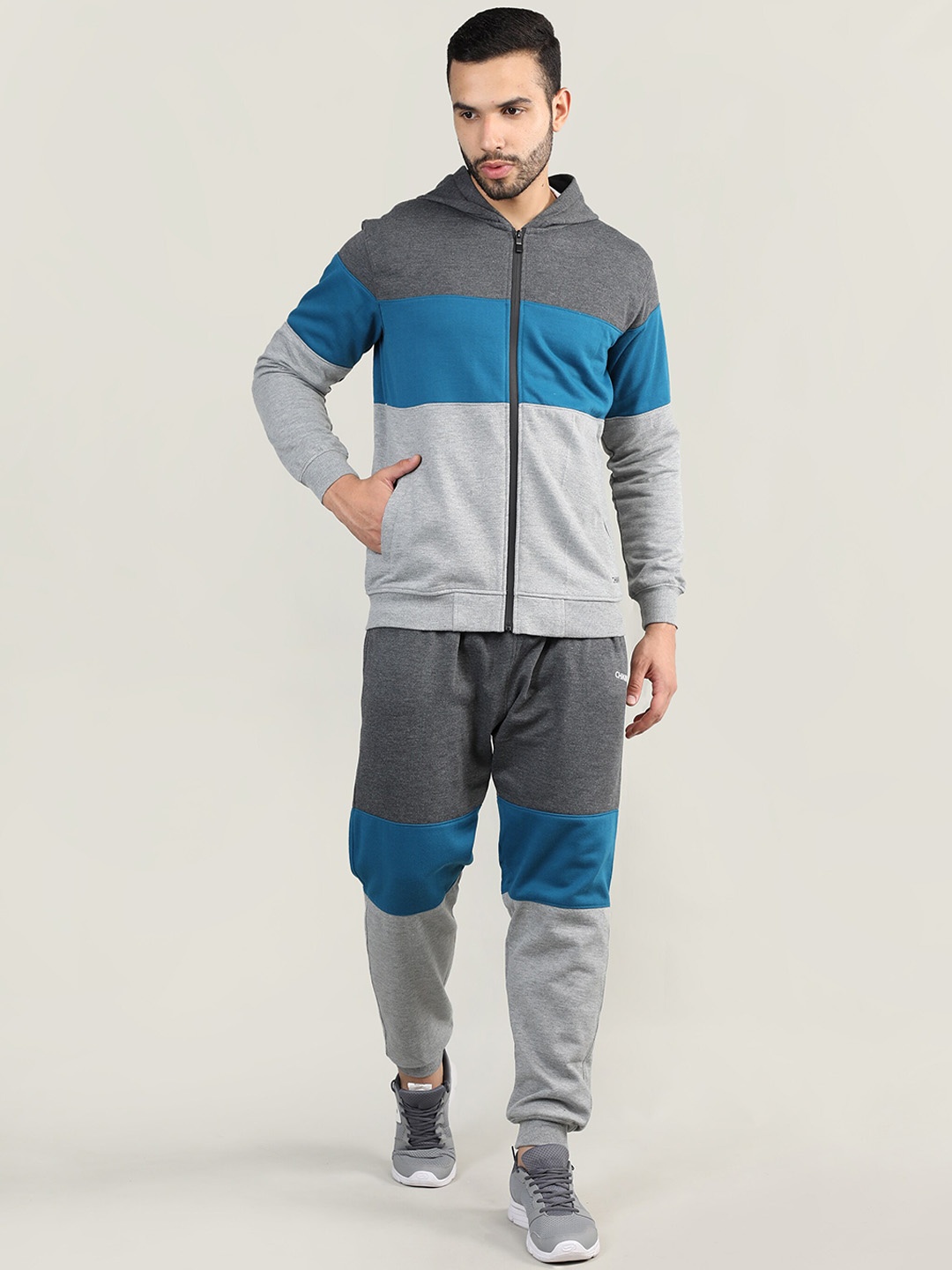 

CHKOKKO Men Grey & Blue Color Blocked Winter Tracksuits