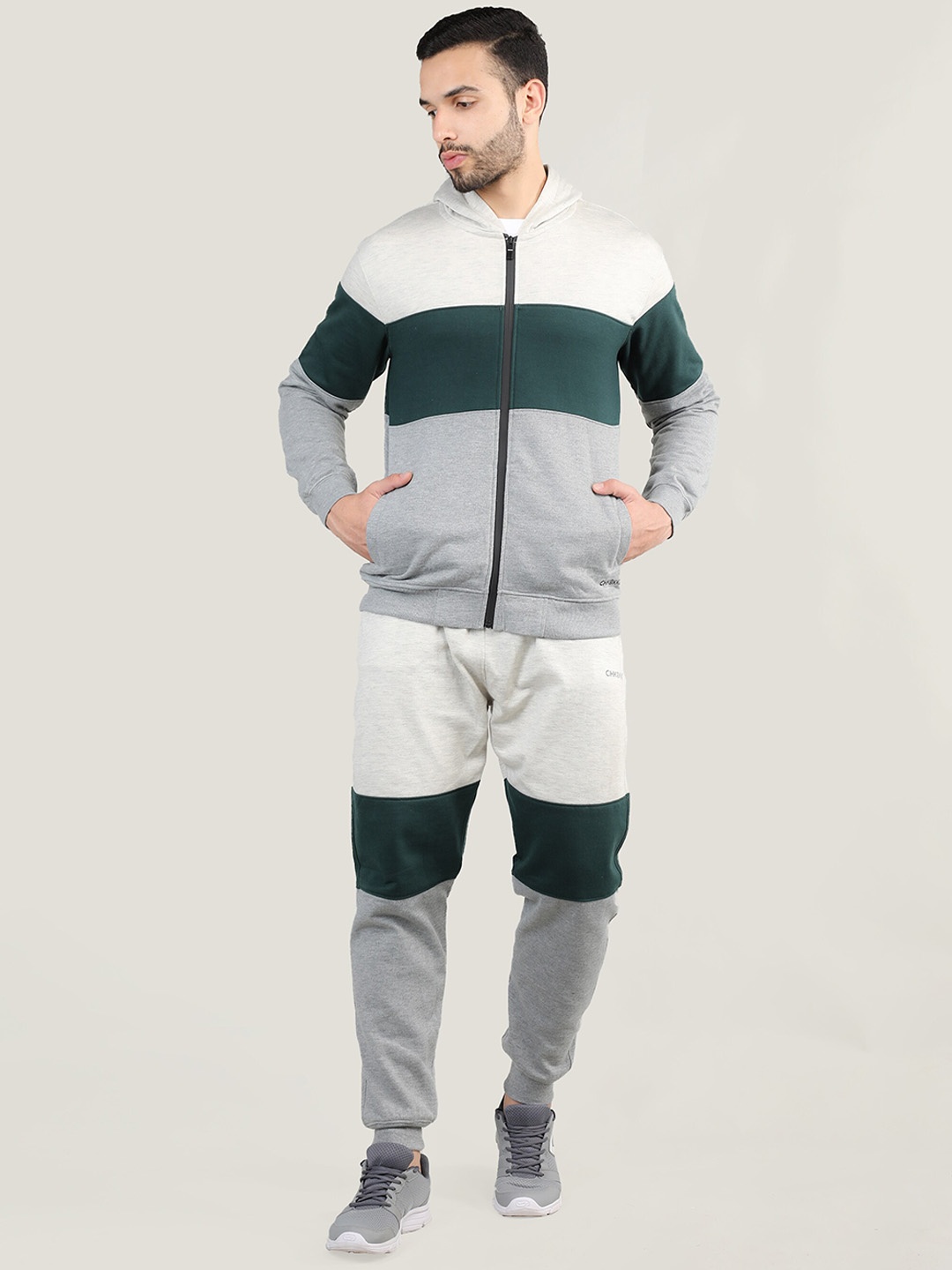 

CHKOKKO Men Cream Colored & Green Colorblocked Winter Tracksuit