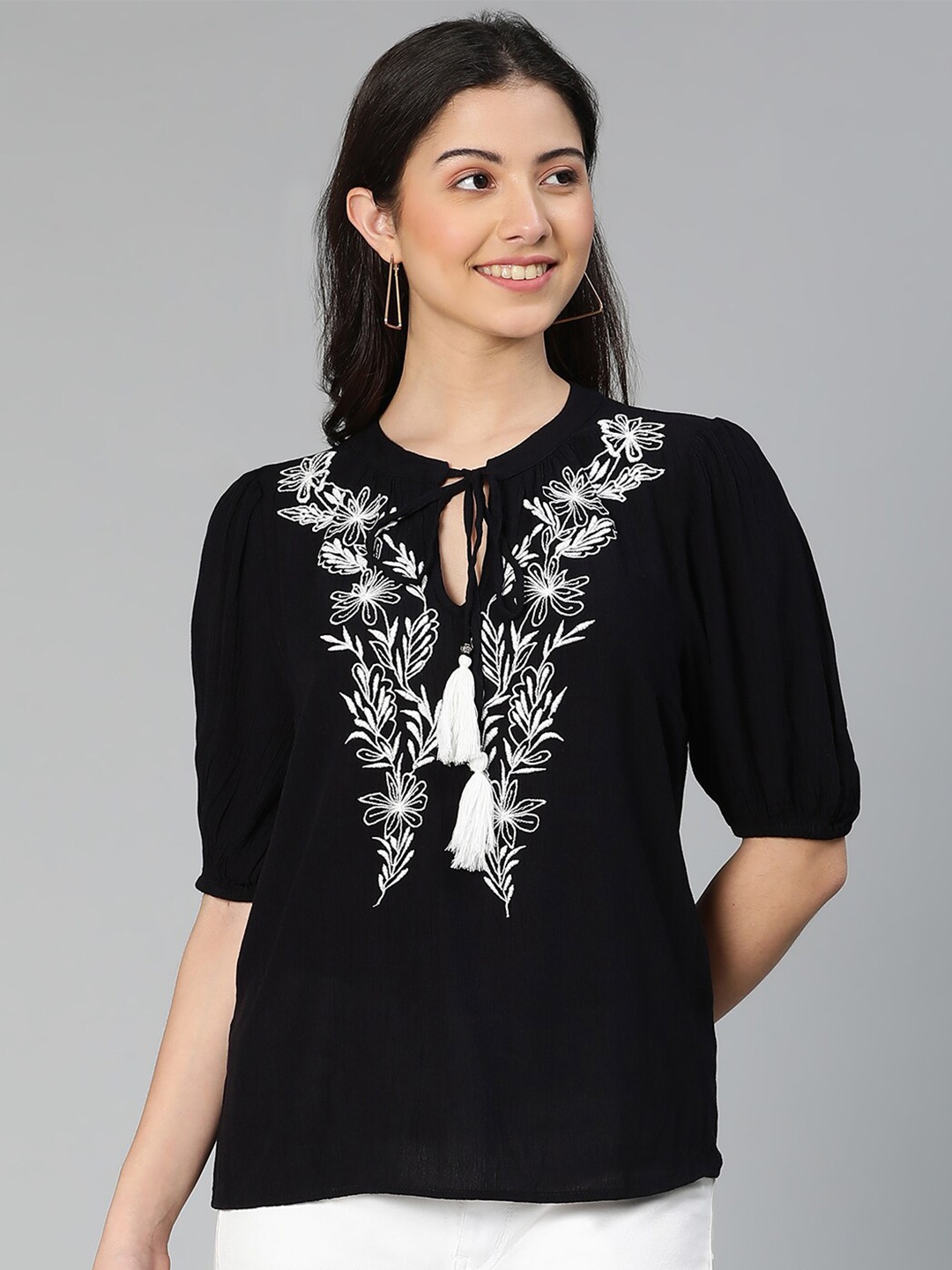 

Oxolloxo Black & White Embroidered Tie-Up Neck Top