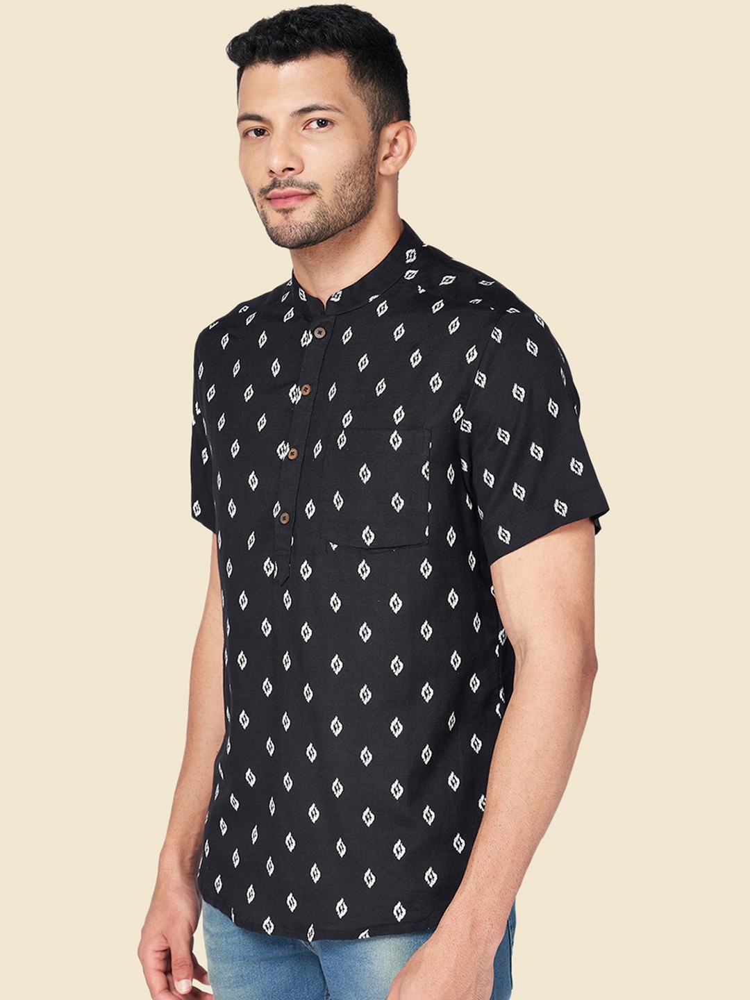 

YU by Pantaloons Men Black Geometric Printed Cotton Kurta