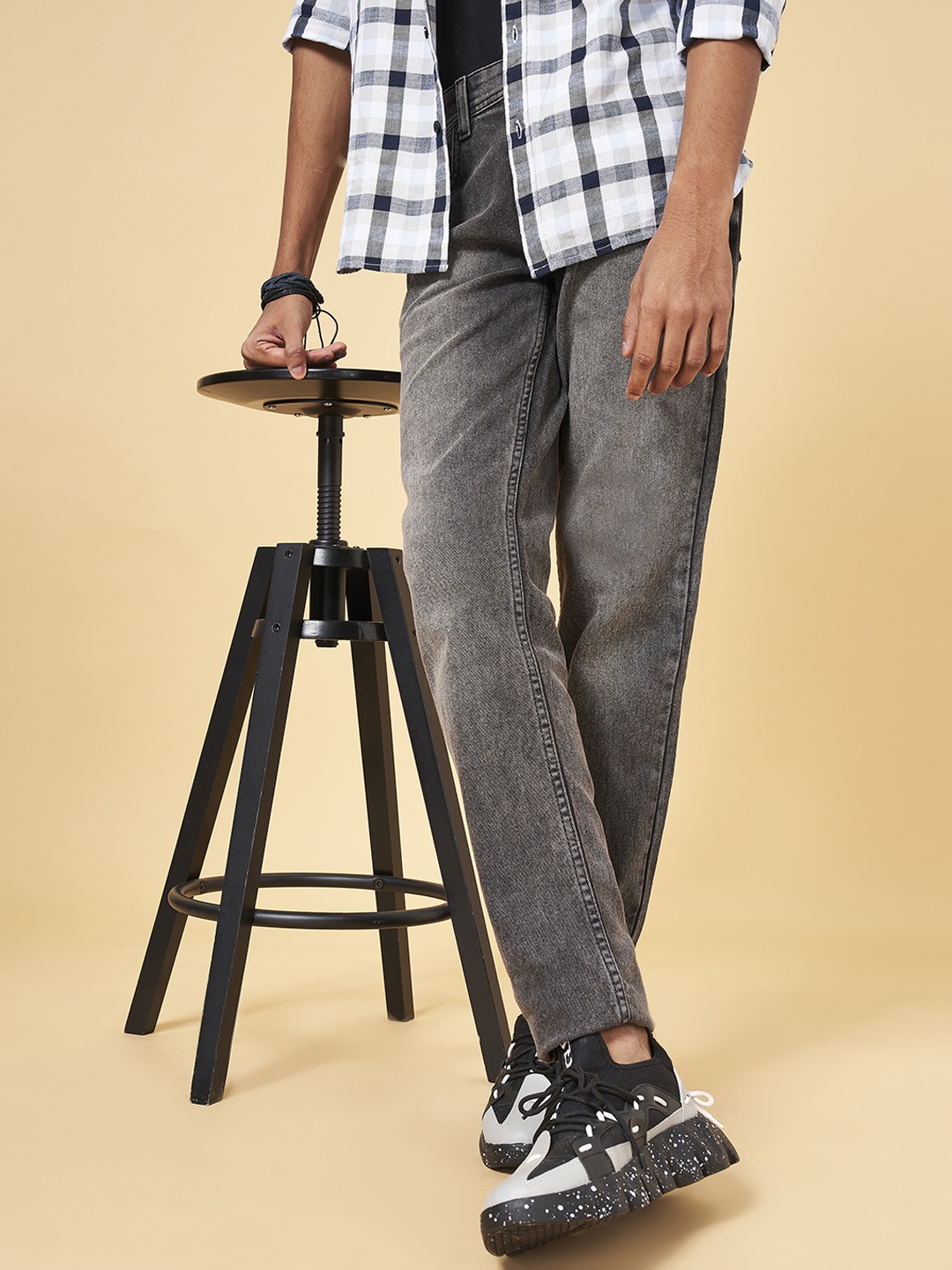 

YU by Pantaloons Men Grey Slim Fit Heavy Fade Cotton Jeans