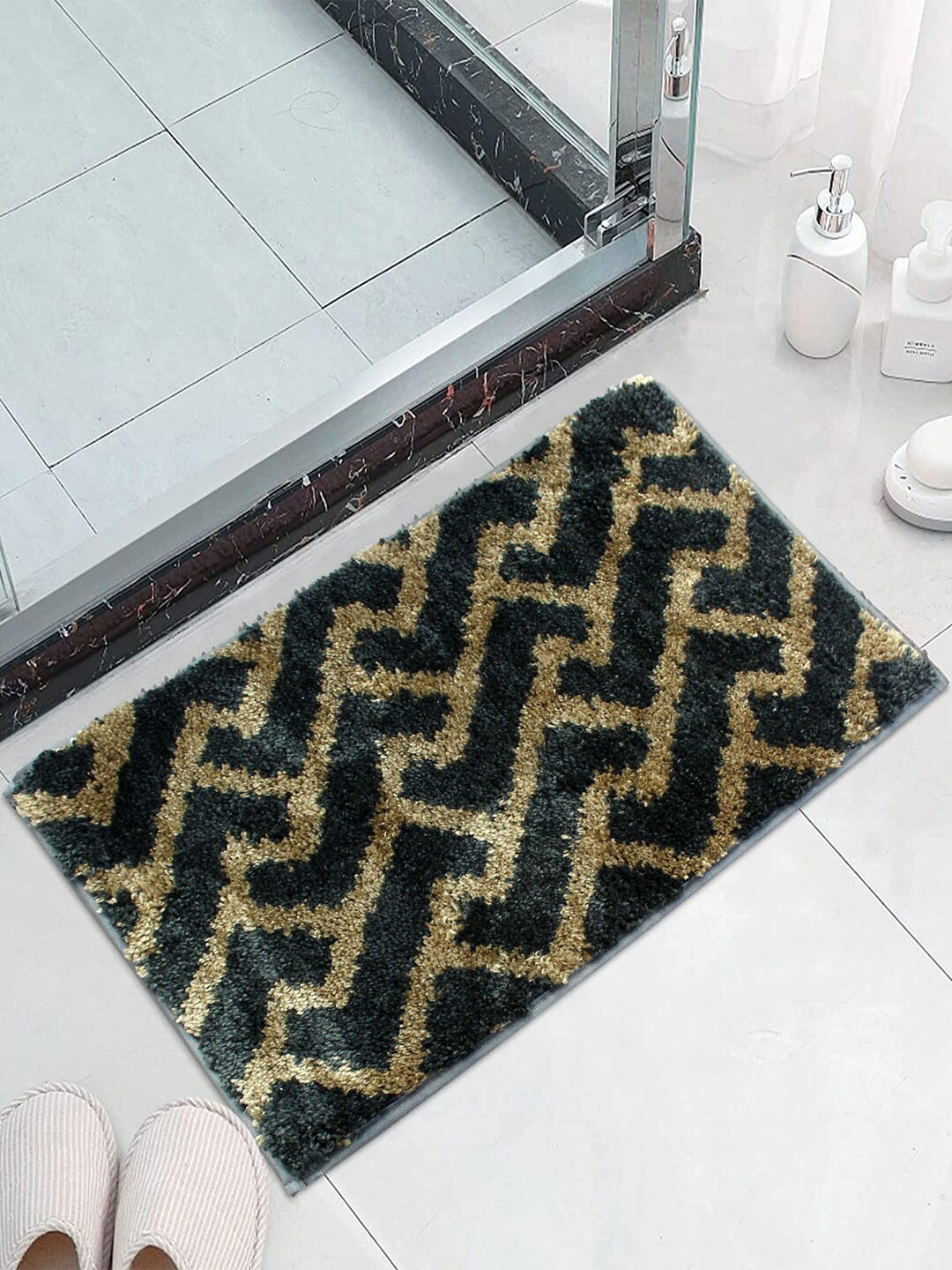 

LUXEHOME INTERNATIONAL Golden Printed 1600 GSM Anti Skid Bath Rugs, Gold