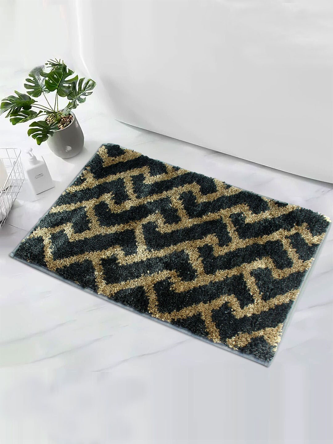 

LUXEHOME INTERNATIONAL Golden Printed 1600 GSM Anti Skid Bath Rugs, Gold