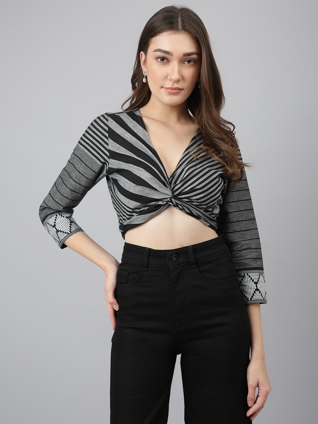 

DEEBACO Black & White Printed Pure Cotton Wrap Crop Top