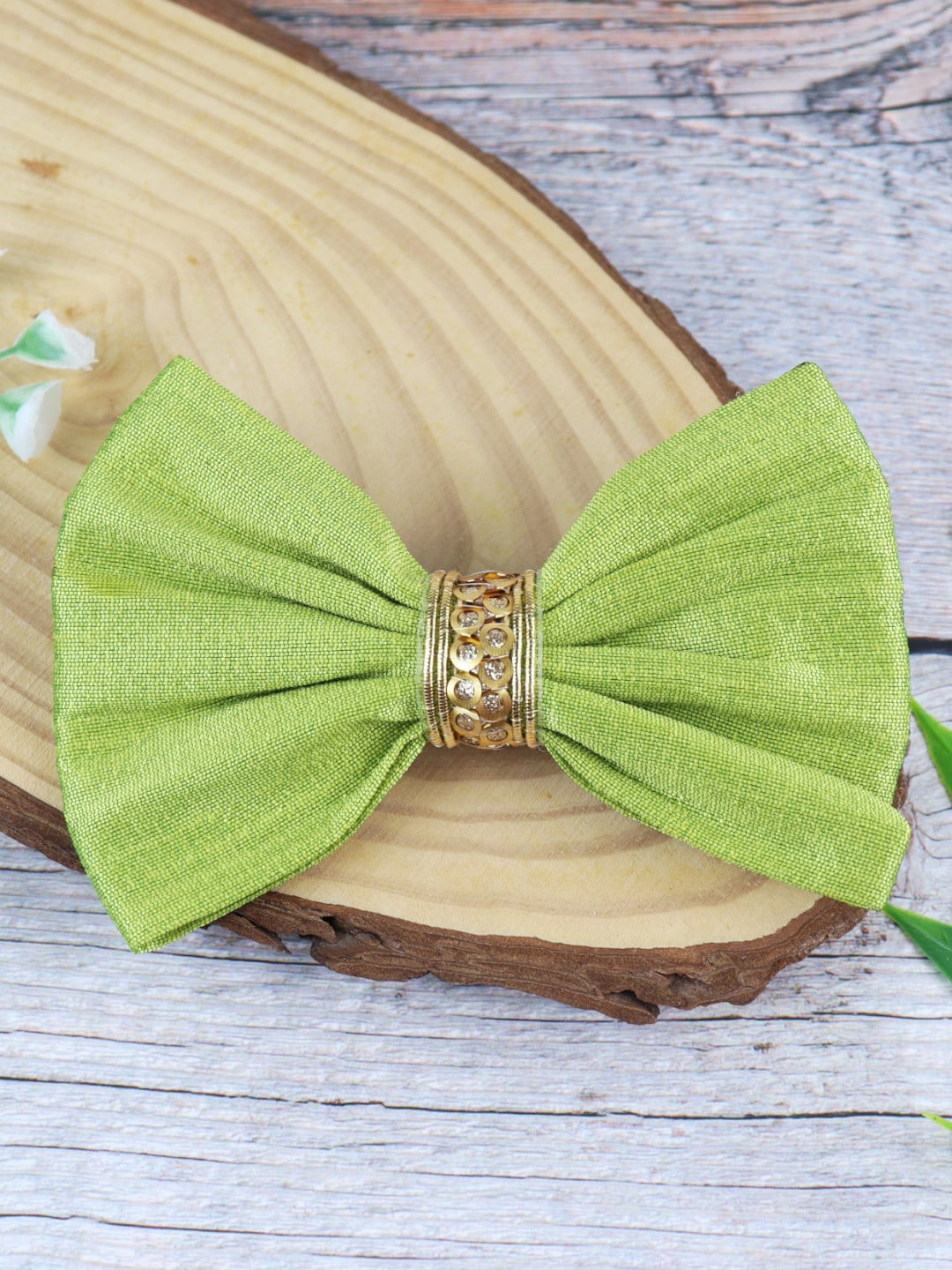 

Asthetika Kids Girls Green & Gold-Toned Alligator Hair Clip
