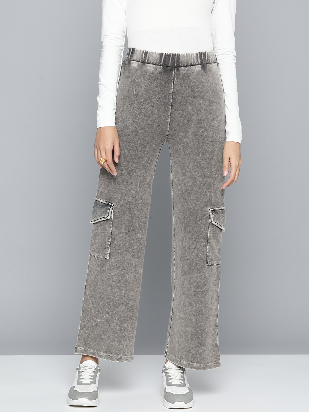 

VividArtsy Women Light Fade Jeans, Grey