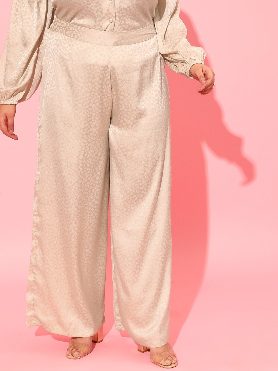 

CURVY STREET Women Plus Size Cream-Coloured Loose Fit Trousers