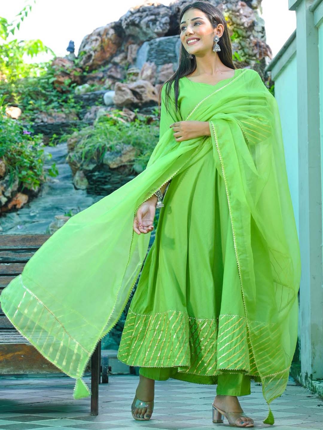 

HOUSE OF JAMOTI Women Green Gotta Patti Kurta with Trousers & With Dupatta