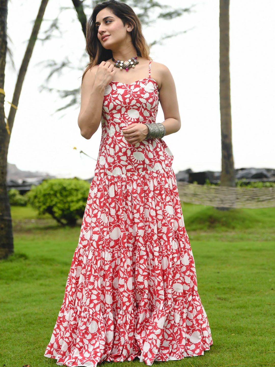 

Bunaai Red & White Floral Printed Pure Cotton Fit & Flared Tiered Ethnic Dress