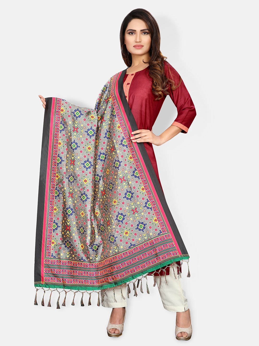 

Mclothings Grey & Pink Ethnic Motifs Printed Dupatta