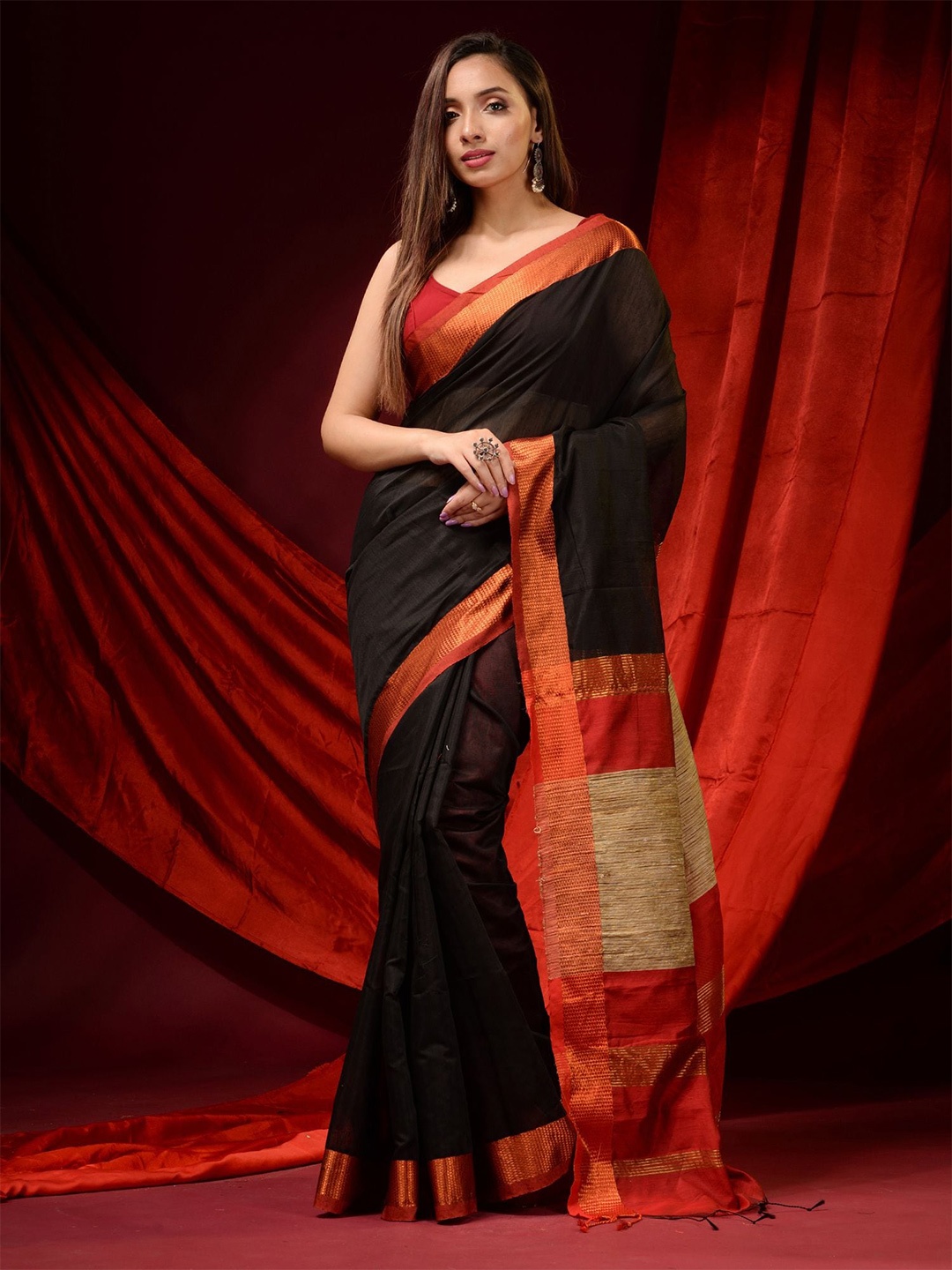 

Charukriti Black & Gold-Toned Zari Silk Cotton Saree