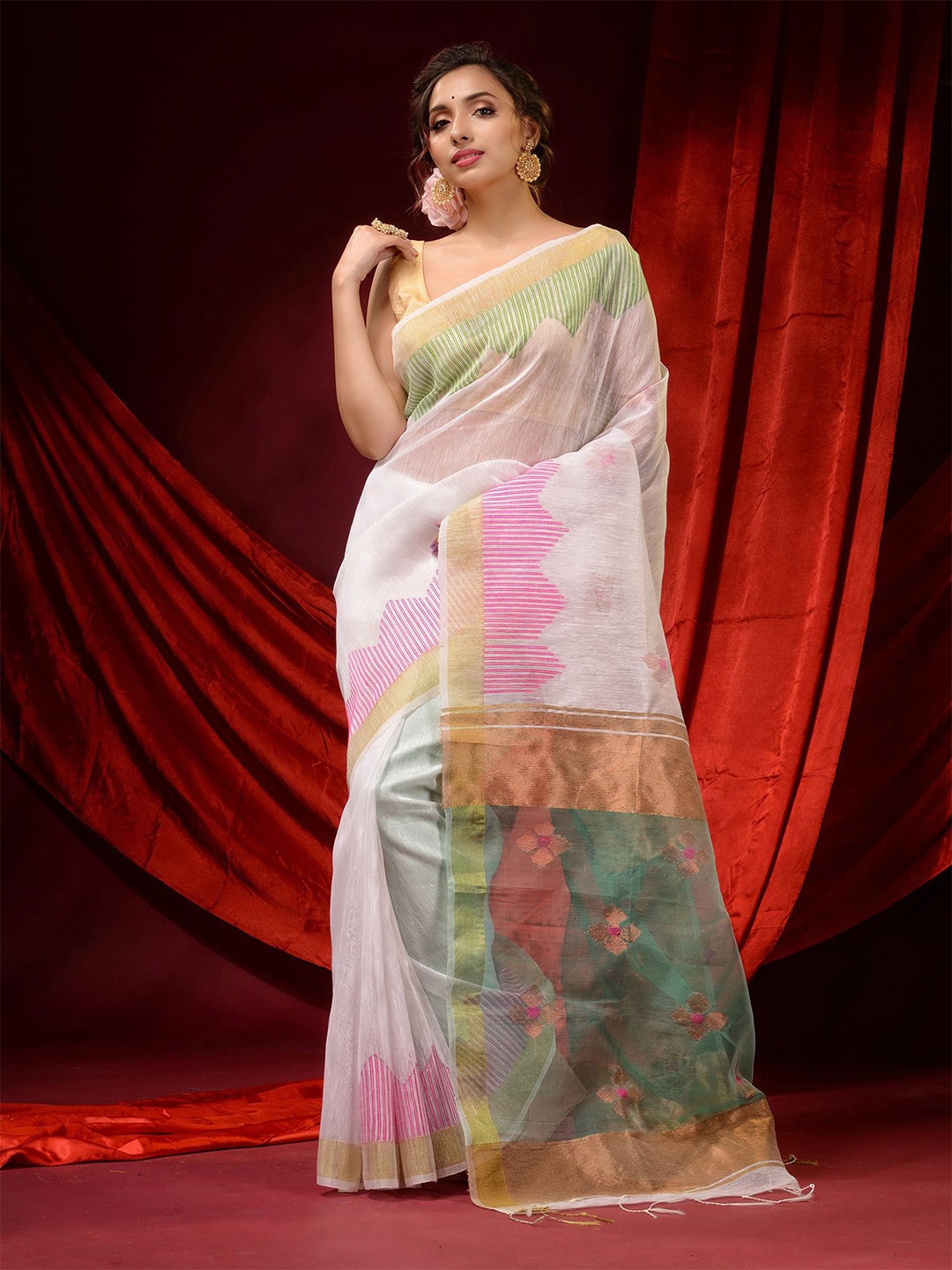 

Charukriti White & Green Floral Zari Linen Blend Saree