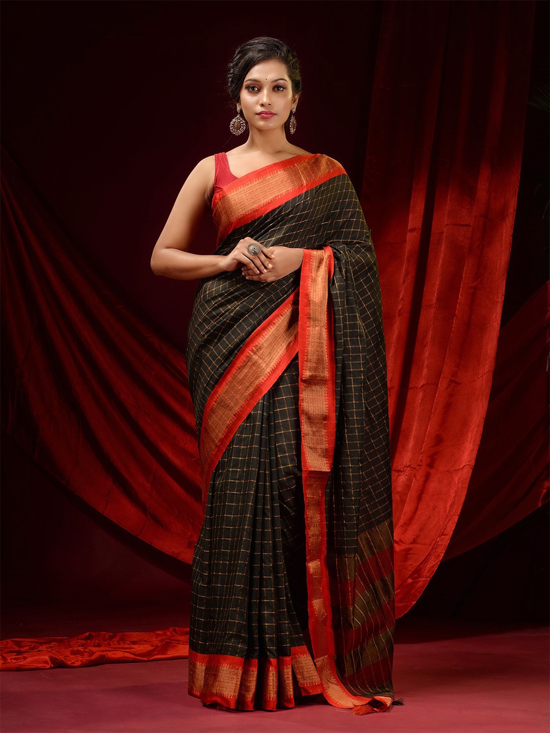 

Charukriti Black & Red Checked Zari Silk Cotton Saree