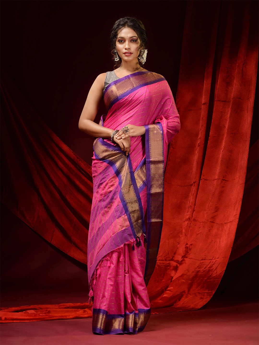 

Charukriti Fuchsia & Violet Checked Zari Silk Cotton Saree
