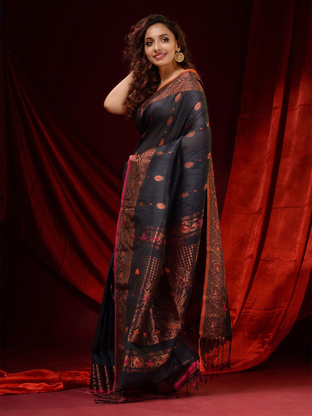 

Charukriti Grey & Orange Floral Zari Pure Linen Saree