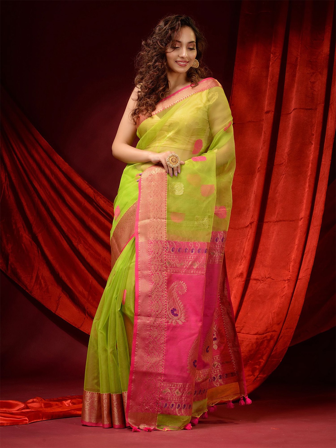 

Charukriti Green & Gold-Toned Paisley Zari Pure Silk Saree