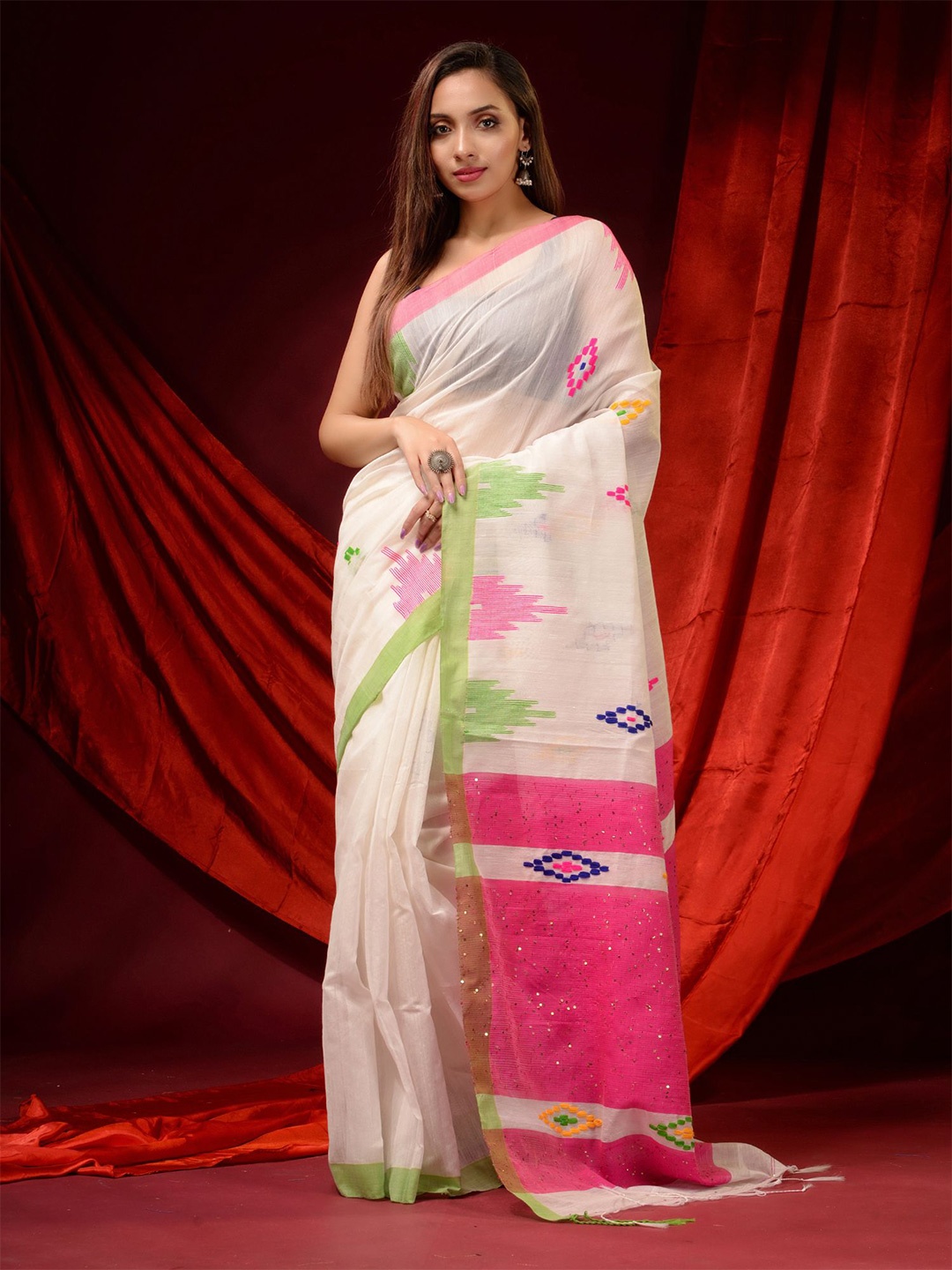 

Charukriti Off White & Pink Woven Design Silk Cotton Saree