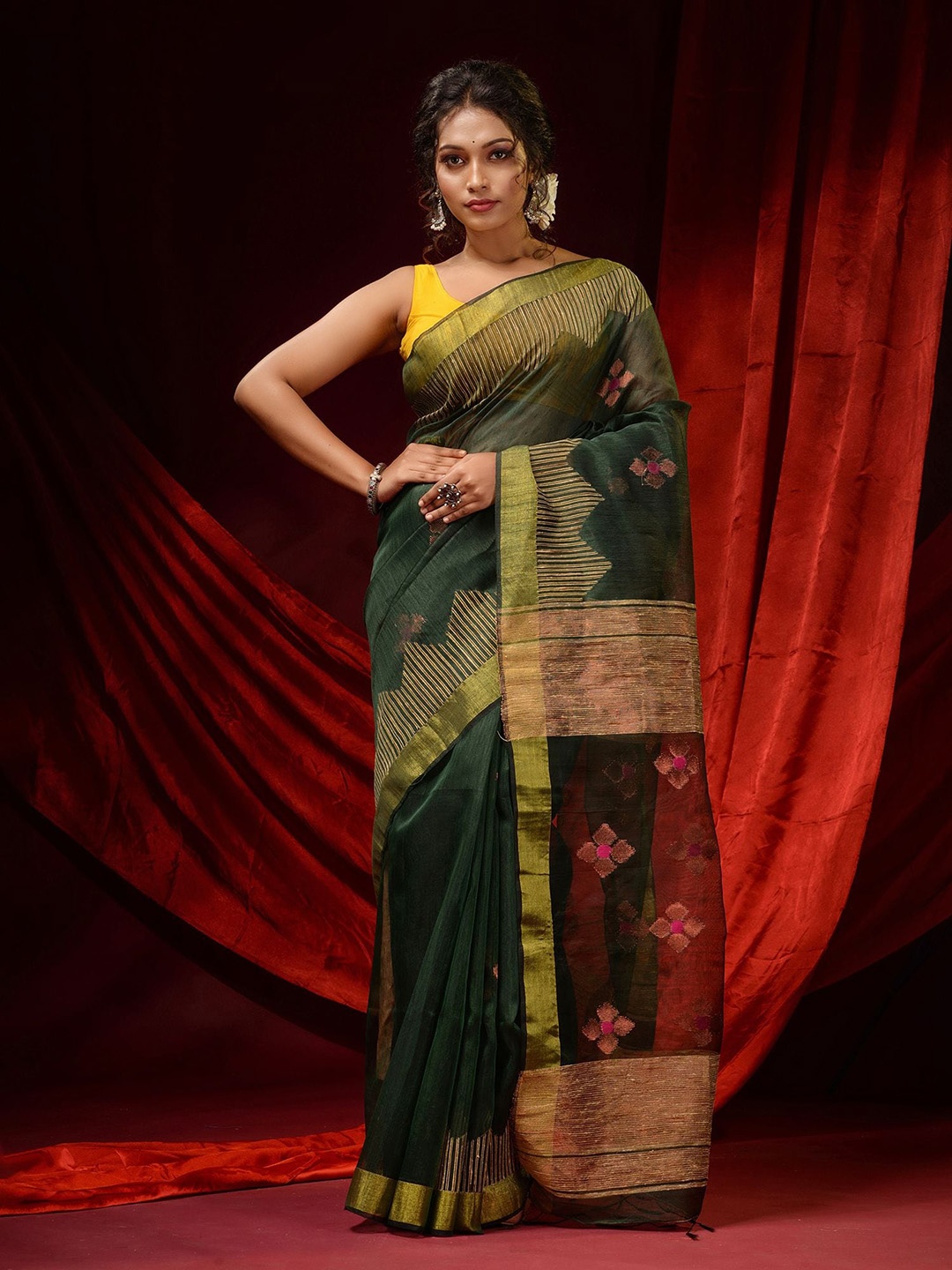 

Charukriti Green & Gold-Toned Woven Design Zari Linen Blend Saree