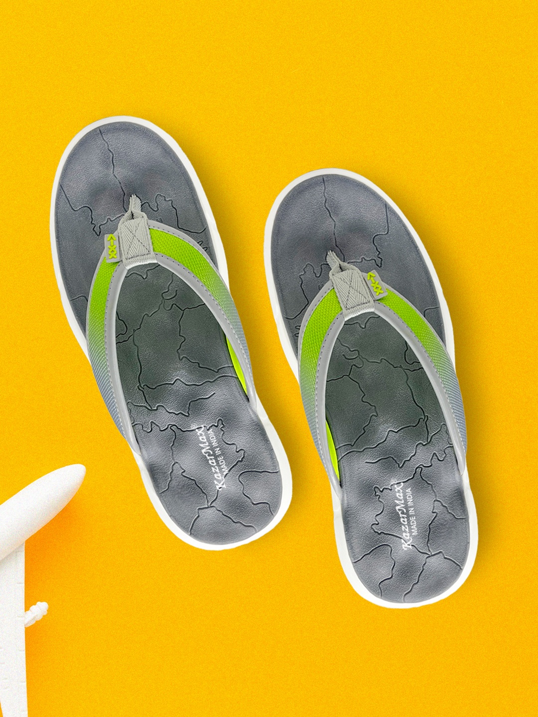 

KazarMax Men Grey & White Thong Flip-Flops