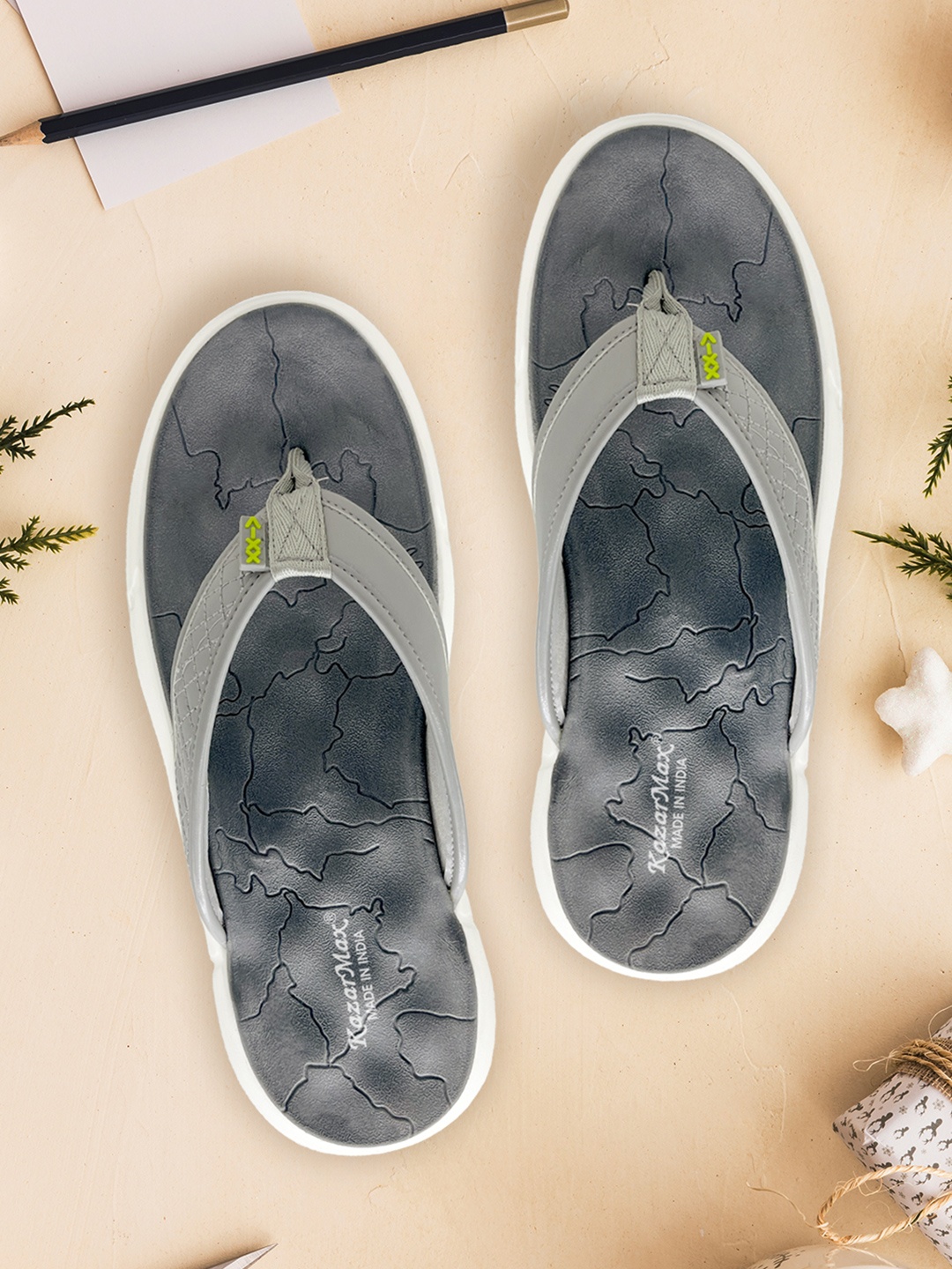 

KazarMax Men Grey & White Thong Flip-Flops