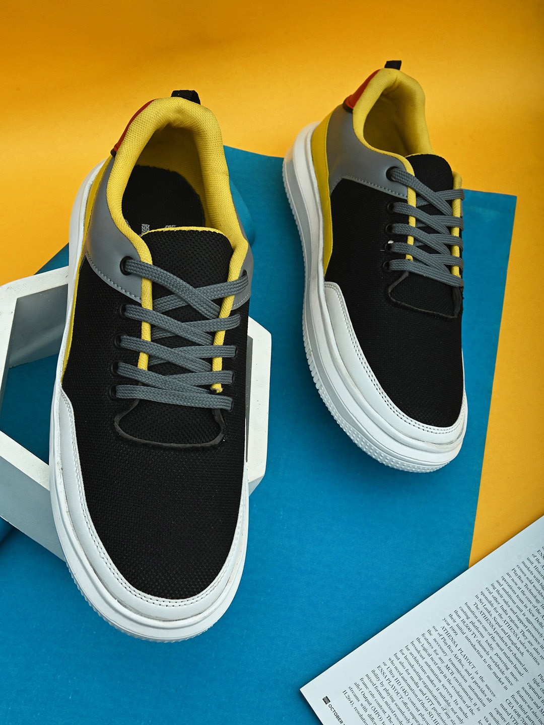 

Kook N Keech Men Black Colourblocked Sneakers