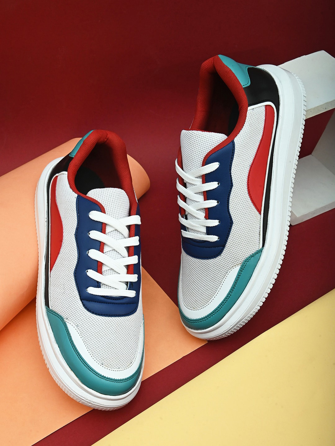 

Kook N Keech Men White Colourblocked Sneakers