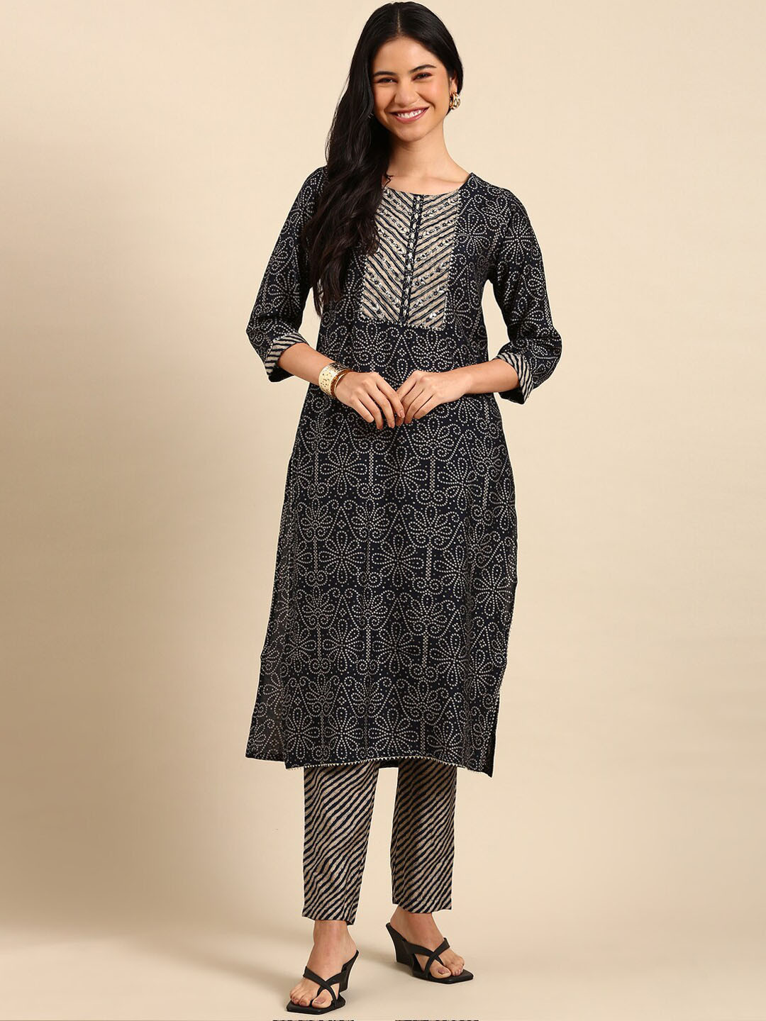 

SHOWOFF Women Navy Blue Bandhani Printed Sequinned Kurta With Trousers